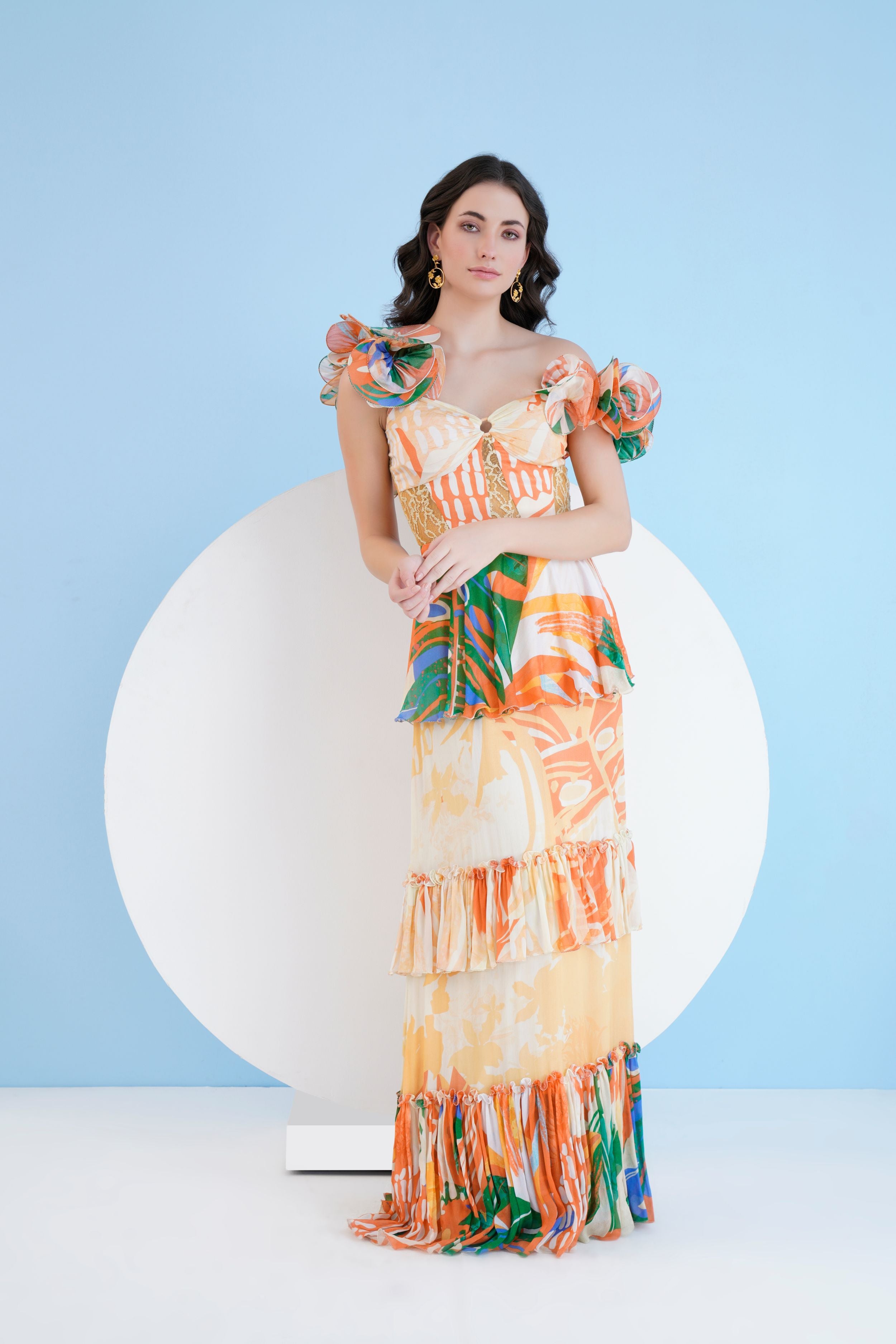 Mysterious tropic printed tiered dress
 with corsage sleeves