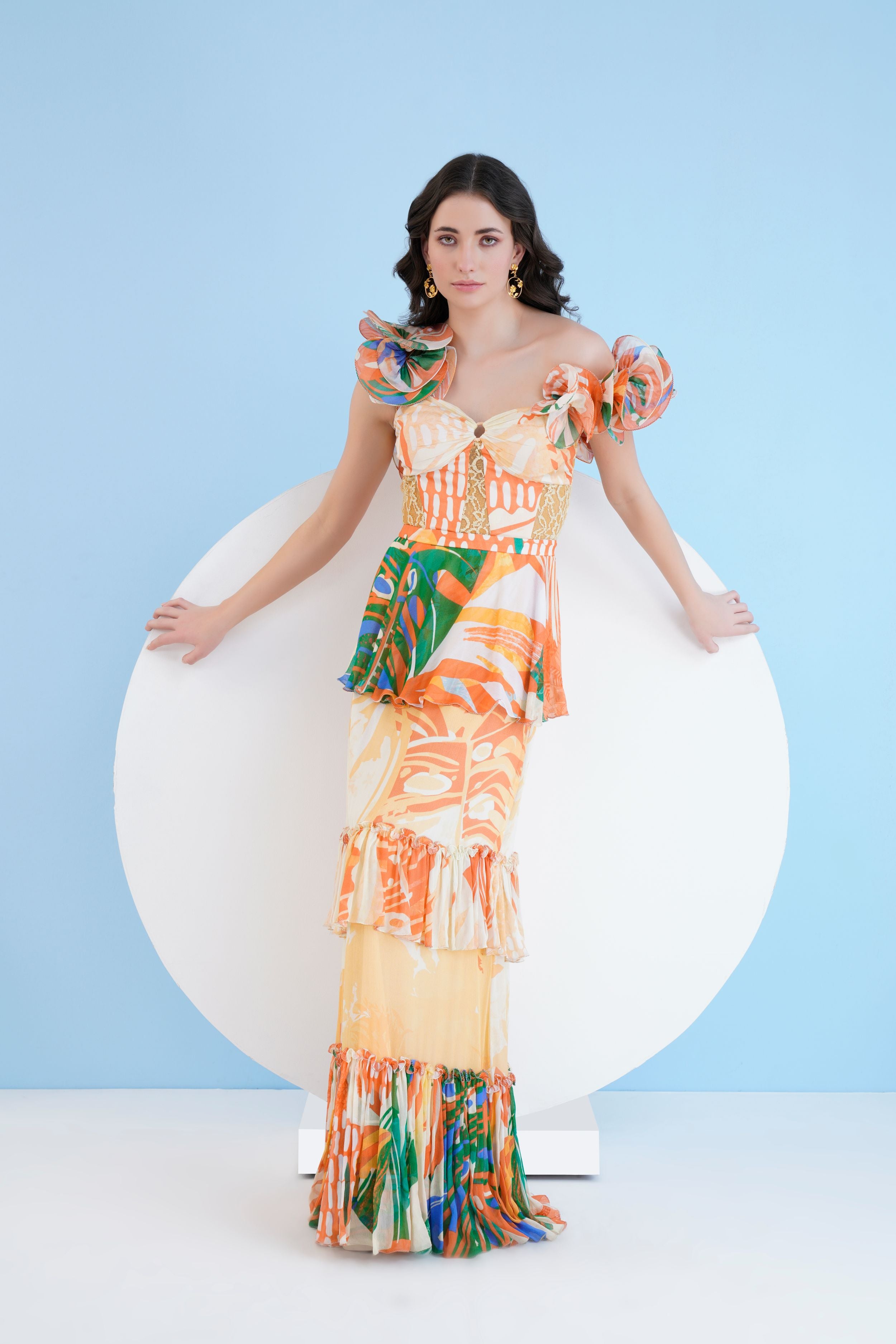 Mysterious tropic printed tiered dress
 with corsage sleeves