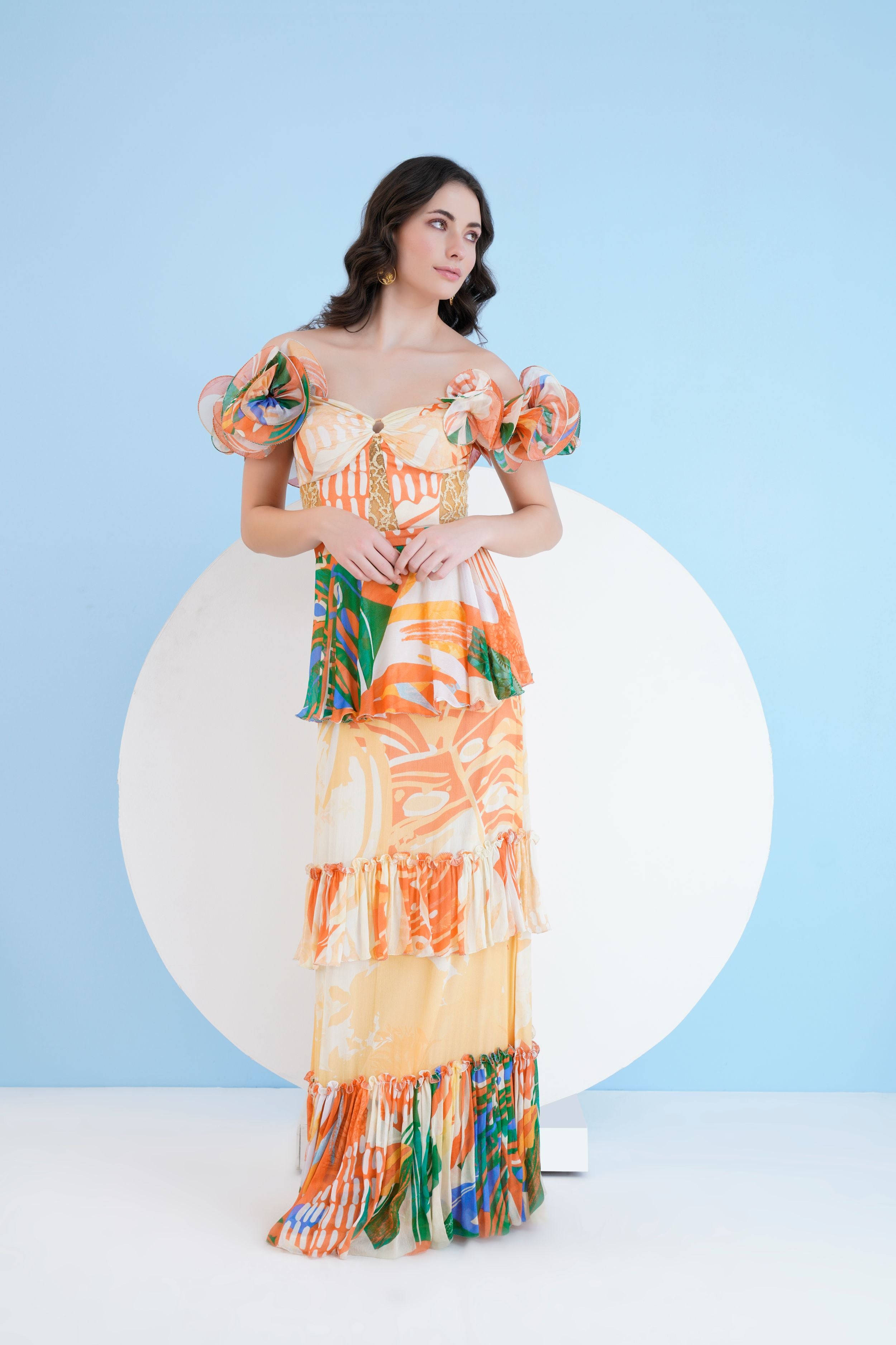 Mysterious tropic printed tiered dress
 with corsage sleeves