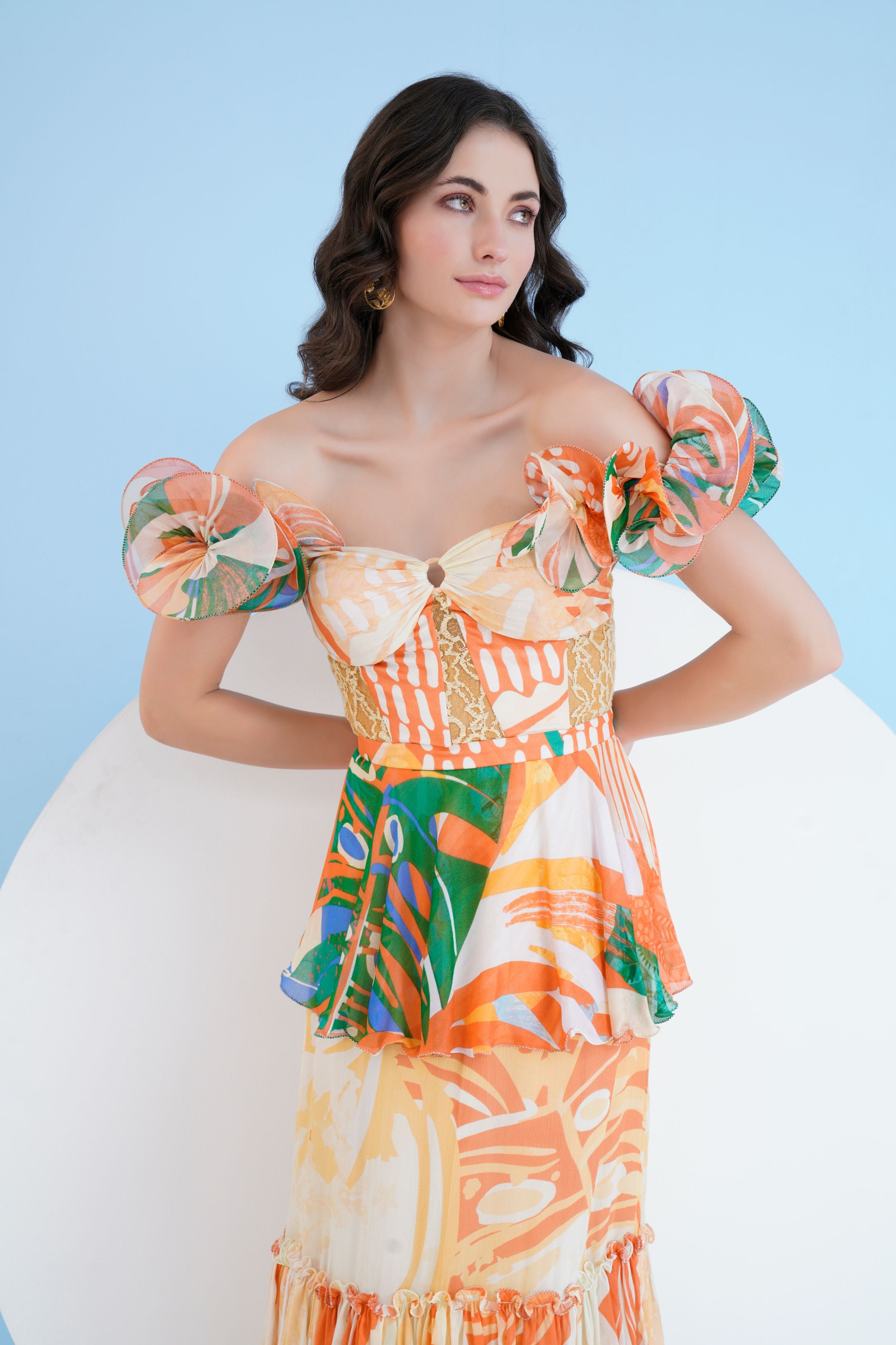 Mysterious tropic printed tiered dress
 with corsage sleeves
