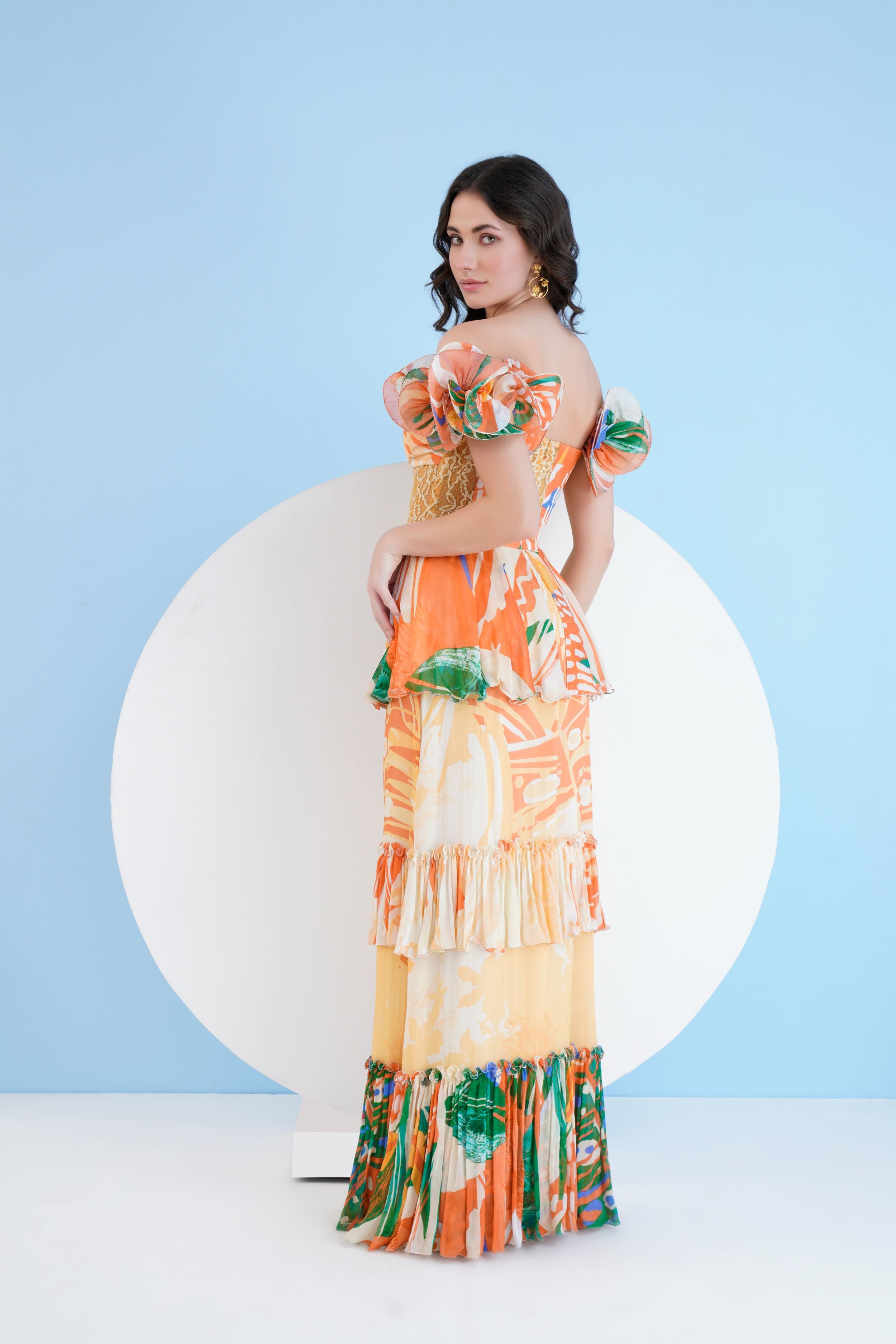 Mysterious tropic printed tiered dress
 with corsage sleeves