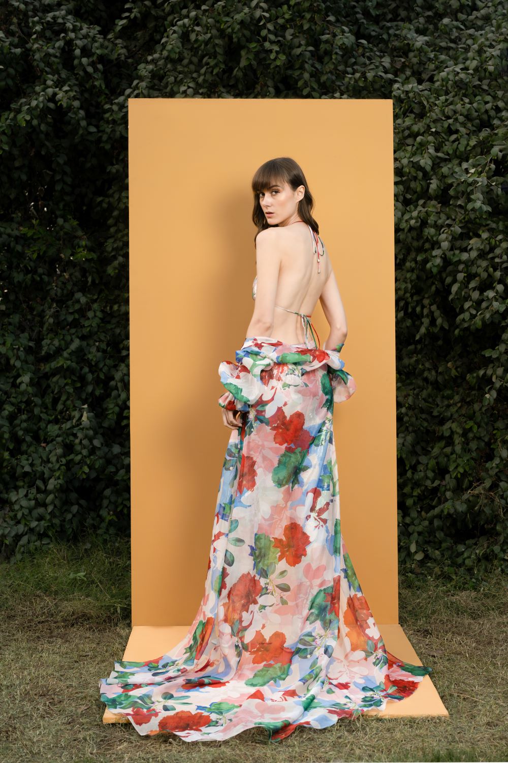 Hibiscus printed sequins bustier and pants with organza cape